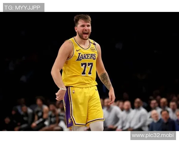 冲击赛点，戴维斯确定出战，后场悍将或缺席，詹姆斯发文赞东契奇